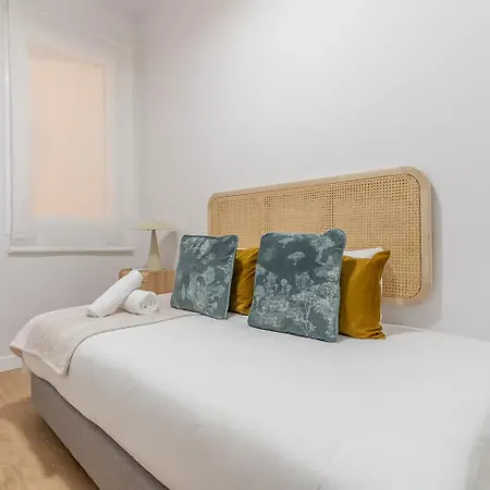 Met 2 Aa Apartment